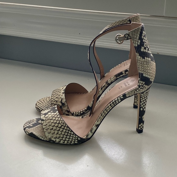 Open toe heels - Picture 4 of 6